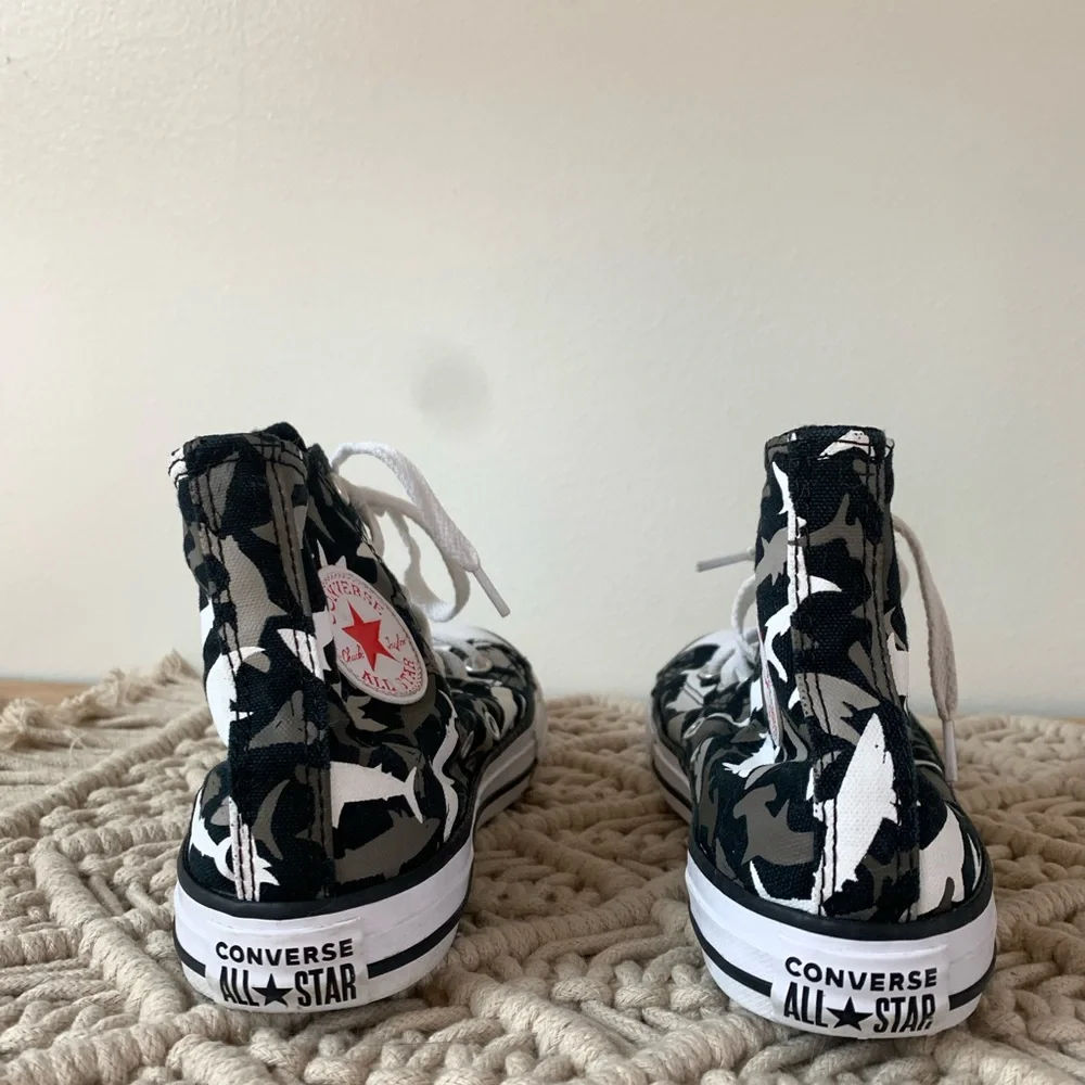 Shark print converse sneakers high tops size 3 🦈 - Picture 3 of 4